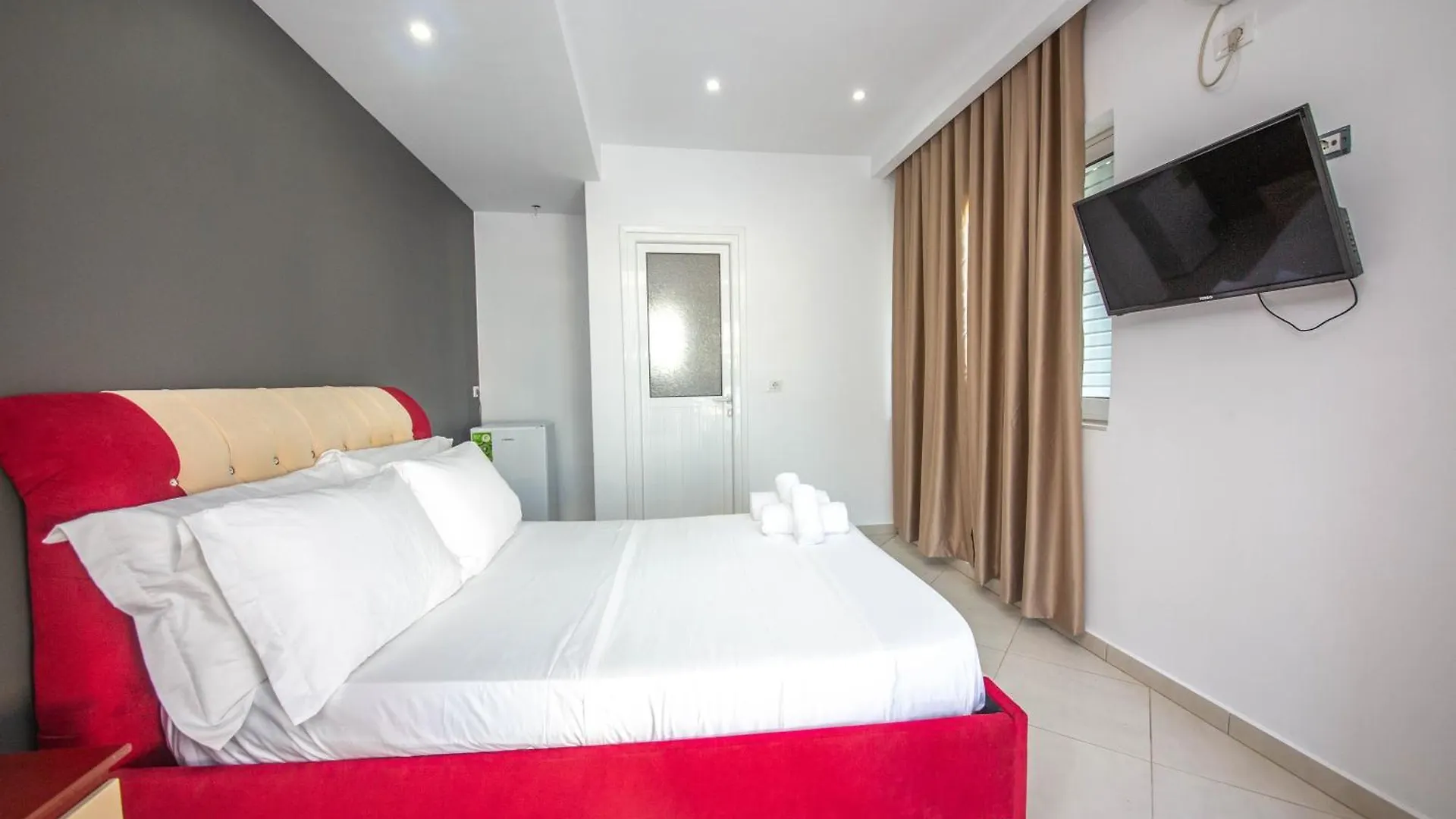 ***  Noemi'S Hotel Ксамил Албания