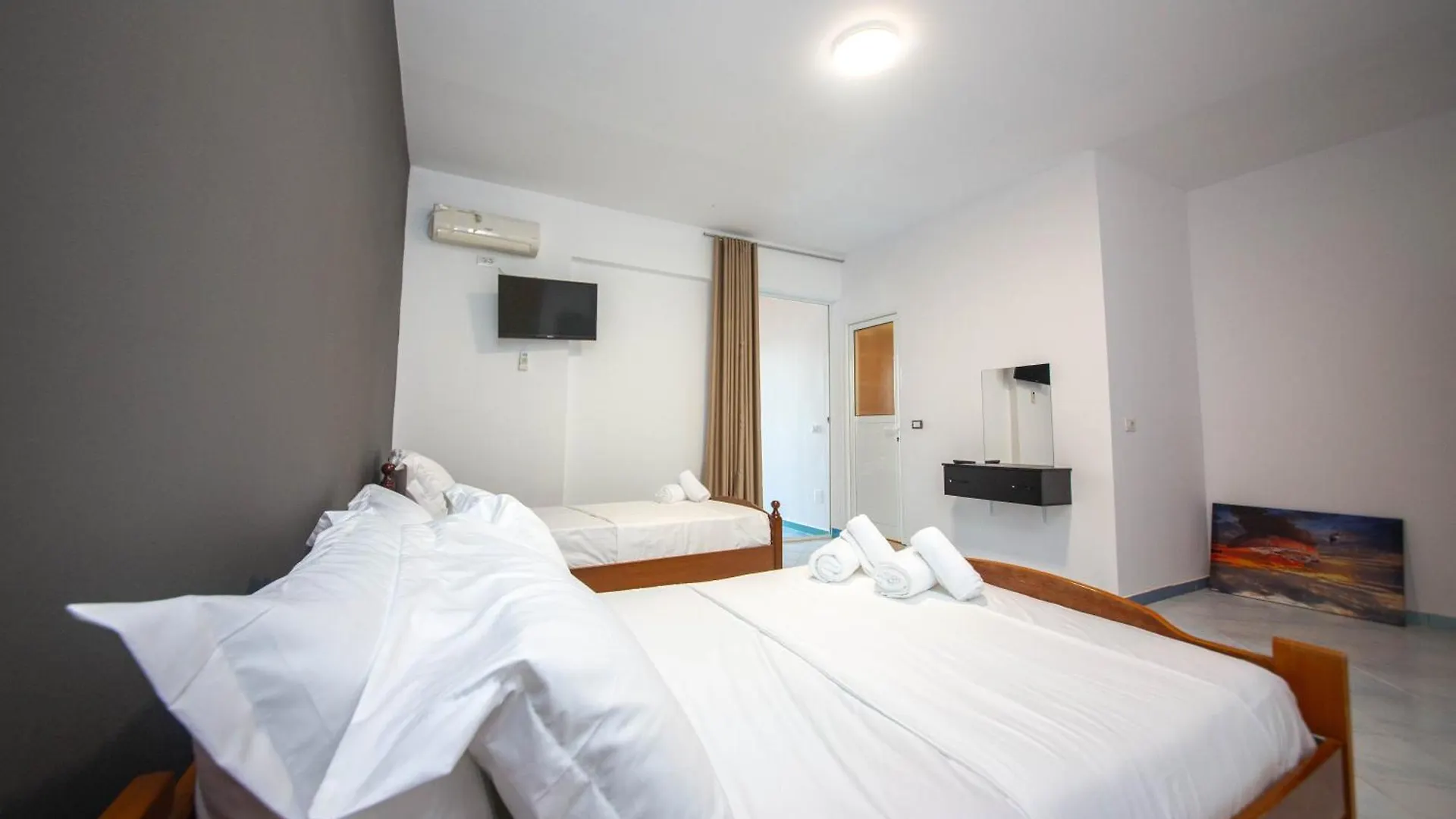 ***  Noemi'S Hotel Ксамил Албания