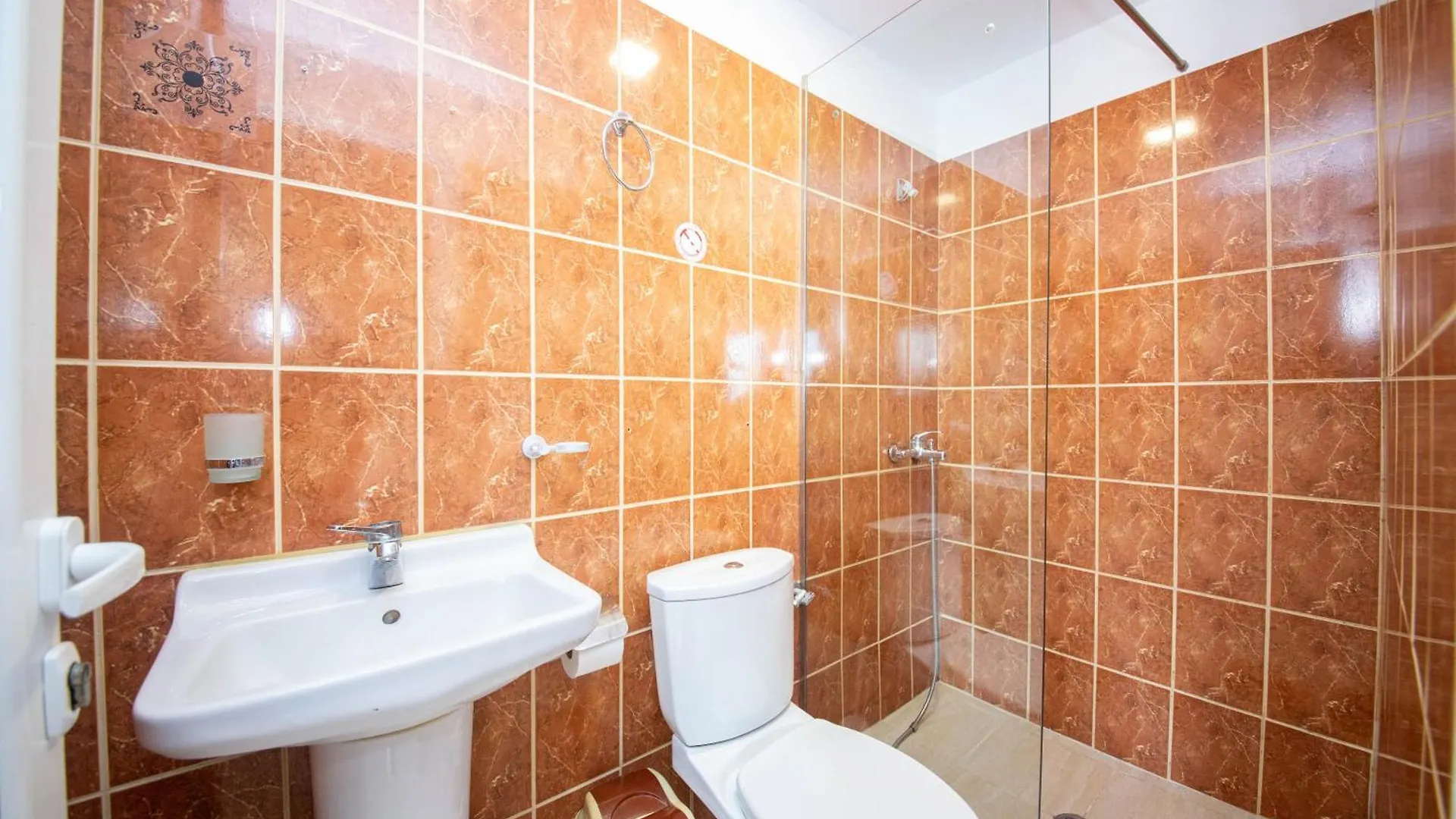Noemi'S Hotel Ксамил