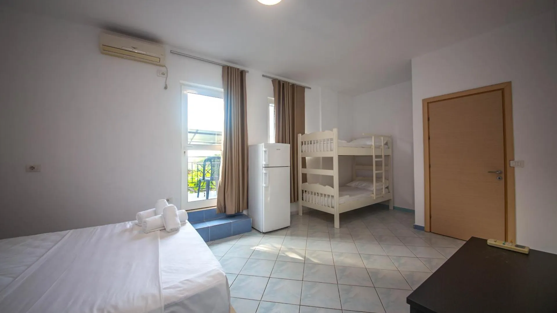 ***  Noemi'S Hotel Ксамил Албания